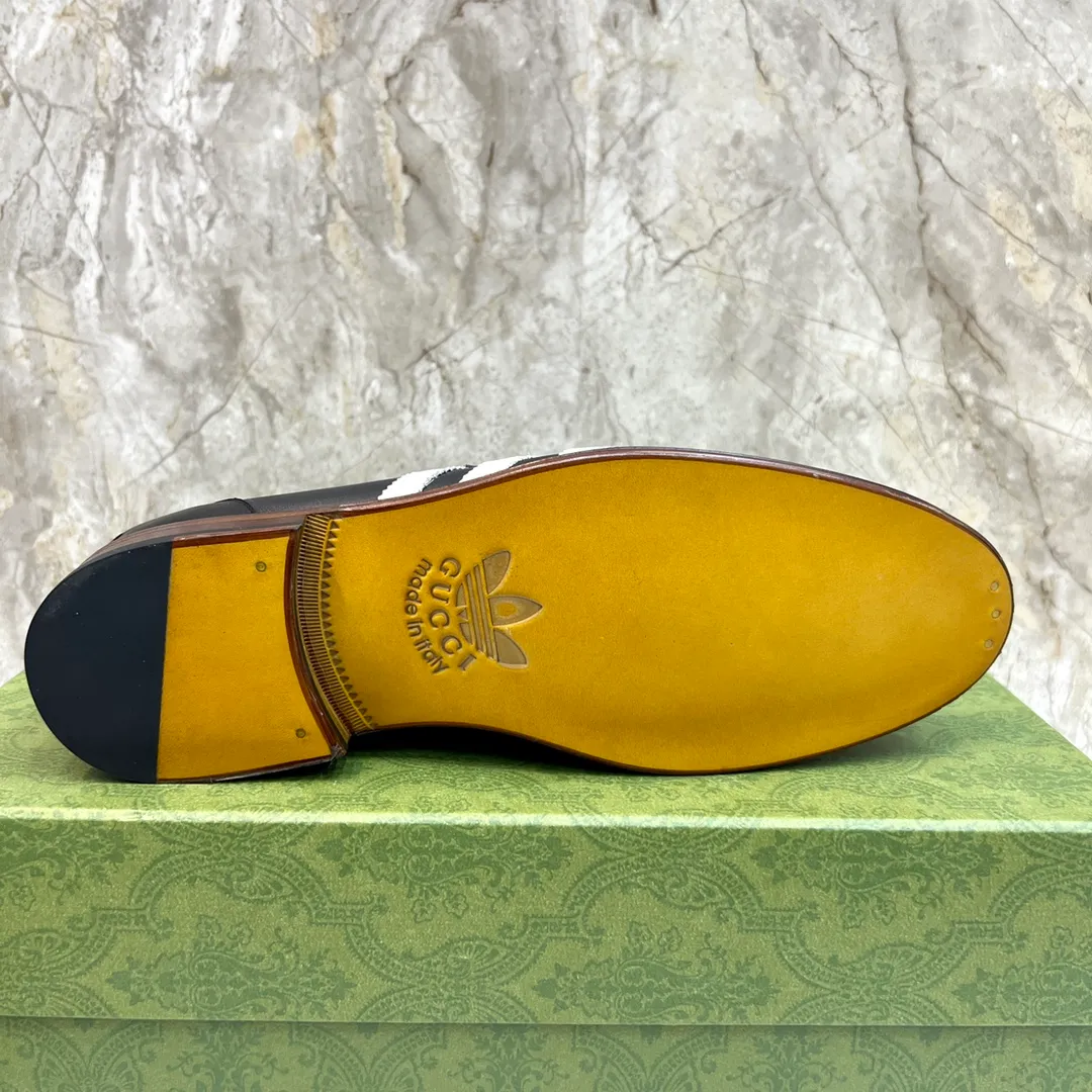 Original leather outsole P900 Brand: Co-branded Adidas｜GUCCI (Gucci) Standard code: Men's size 38–44 (45/46 can be customized) Grade: Same style as the official website Original quality Material: Original cowhide Leather lining Original leather outsole Style category: Men's fashionable casual leather shoes Distinguished big-name luxury elements top luxury Color: Actual picture